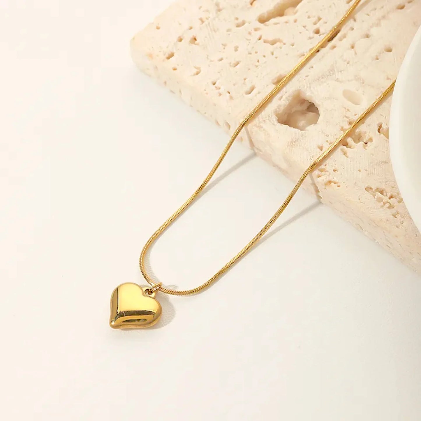 18Kt Bold Heart Chain Pendant