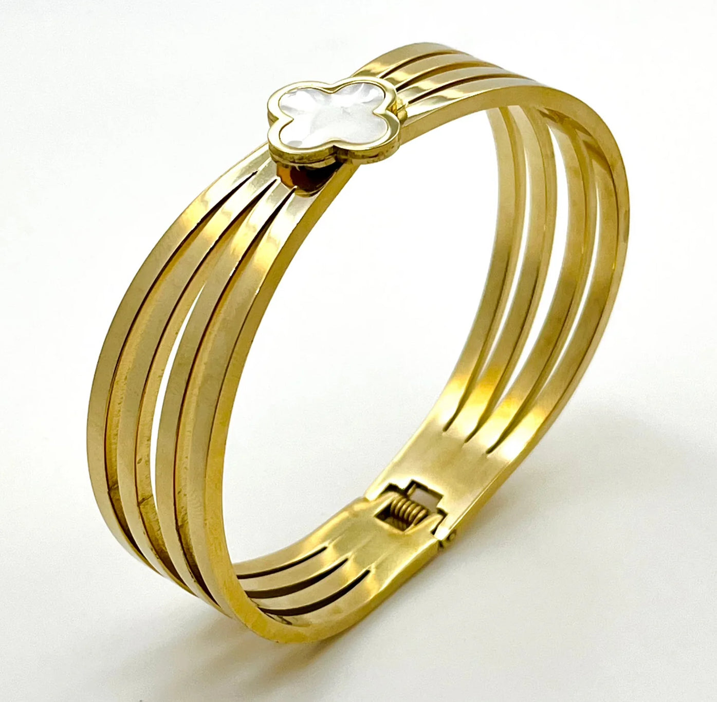 18Kt Clover Bangle Bracelet