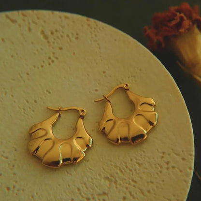 18Kt Floral Hoops Earrings